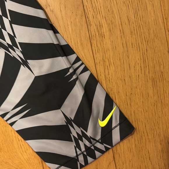 Women’s Nike Pro Leggings - Picture 2 of 9